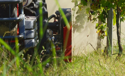 Discover the complete S7 product line now and find the perfect model for your needs!  The new S7 line mulches grass, prunings, or cut wood up to a diameter of 7 cm.  Professionals in agriculture and green maintenance are particularly enthusiastic about the strength of these SEPPI mulching machines. They are used in fruit and vine cultivation, grassland and no-till farming, landscape maintenance, and, thanks to their robust construction made from high-strength S420 steel, also in forestry.  For undercanopy maintenance, the S7 compact and S7 classic models are excellent choices. With the optional 2FAST quick coupling system, various understock attachments can be added to these mulchers.  The latest model in this series is the S7 compact, which will be showcased at this year's EIMA.