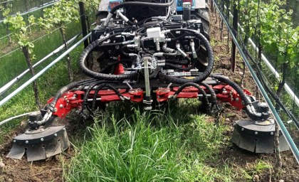 Para todos aquellos que priorizan la eficiencia, la precisión y la sostenibilidad en la fruticultura y la viticultura, SEPPI ofrece el PORT-X y el PORT-X direct, dos potentes portaimplementos para el cuidado del sotobosque, ideales para el cultivo ecológico sin herbicidas.