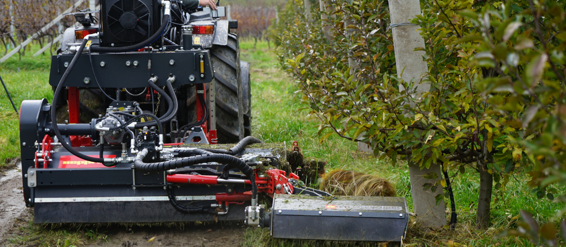 SEPPI M. presents the 2-FAST system – an innovative solution for under-row care in vineyards, orchards, and specialty crops.  This modular quick-change system allows for fast, tool-free swapping of attachments, enabling easy and targeted adaptation to a wide range of working conditions.