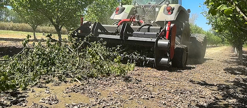 Trinciatrice con dispositivo pick-up