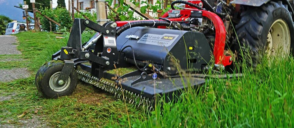 APPLE vario adapts, on both sides, the cutting width hydraulically. With the VARIOMATIC option this operation is done automatically thanks to the high sensitivity feelers