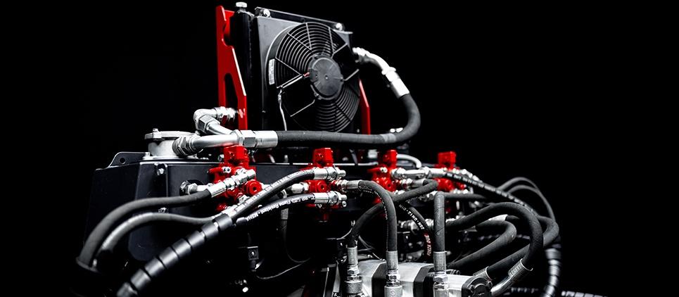 SEPPI PORT-X Geräteträger mit 3-Punkt-Anbau SEPPI PORT-X Geräteträger für die mechanische Bearbeitung und Pflege des Unterstockbereiches im Obst- und Weinbau