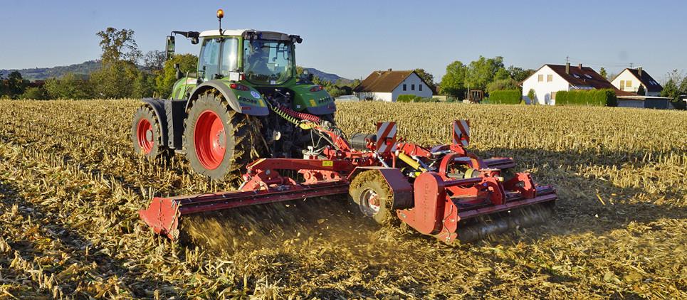 Three independent mulching mowers are trailed on a chassis with 2 wheels for up to 7m of working width