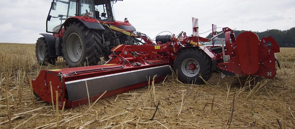 Three independent mulching mowers are trailed on a chassis with 2 wheels for up to 7m of working width