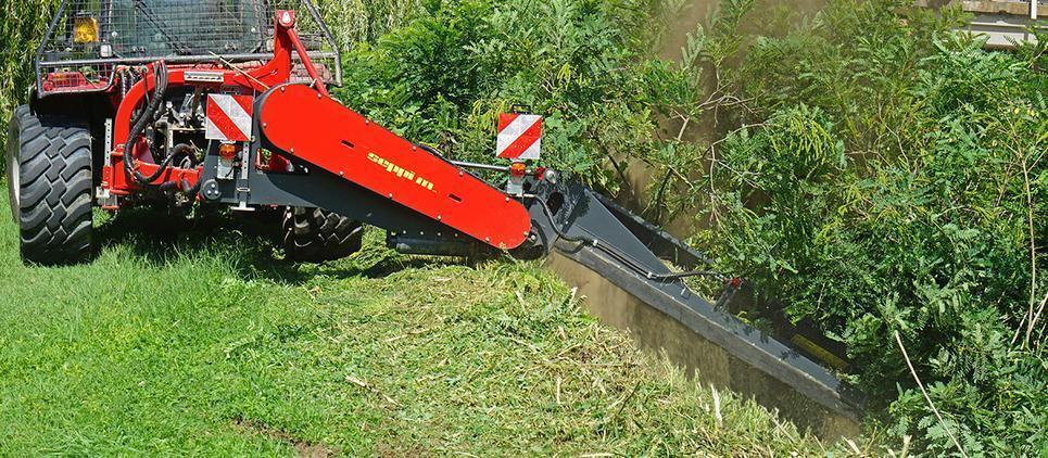 L9 flex SEPPI Mulcher - side mulcher - lateral sideshift and vertical positioning mulching mowers are trailed on a chassis with 2 wheels for up to 7m of working width