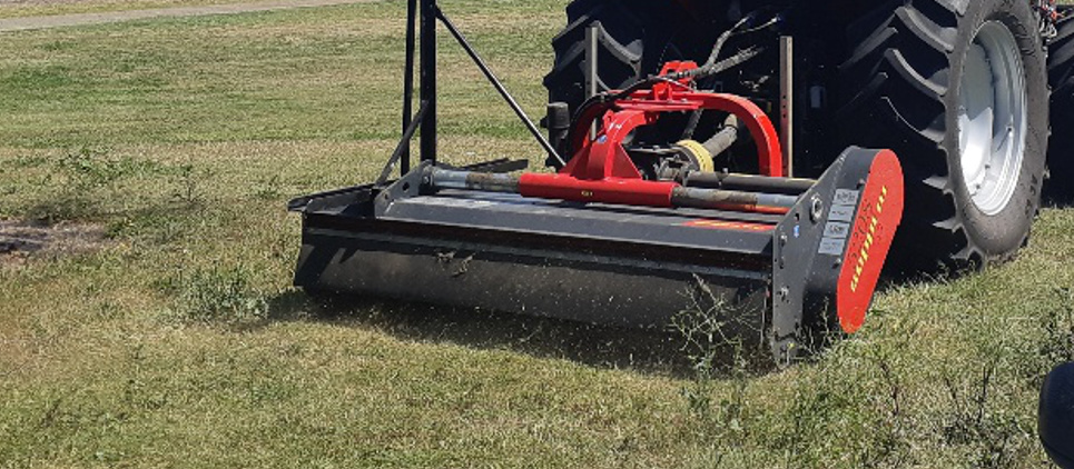 Schlägelmulcher mit niedrigem Profil