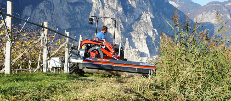 Hyd. Auslegen von +90° bis -50° + hyd. Seitenverschiebung