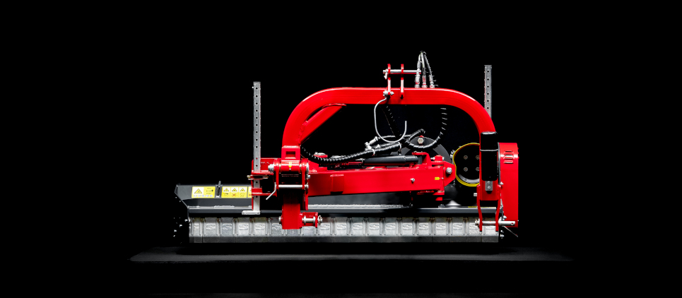 Hyd. positioning from +90° to -50°. Hyd. side shift to the right up to 136 cm [54”]