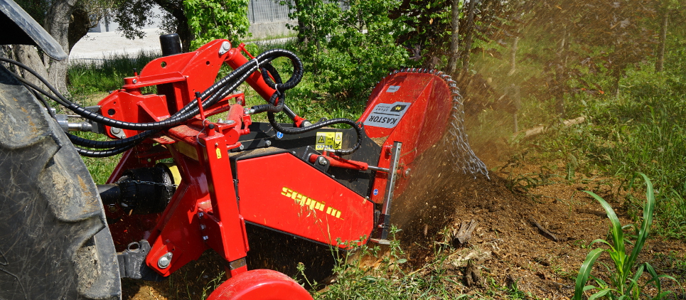 Fräst Baumstümpfe und Stubben bis zu 35 cm Tiefe mit jeglichem Durchmesser