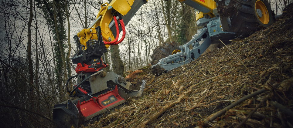 trituradora SEPPI modelo BMS-F es un cabezal hidráulico especial, para ser montado sobre excavadoras de 10 a 20 toneladas, vehículos ferroviarios y otros medios especiales 