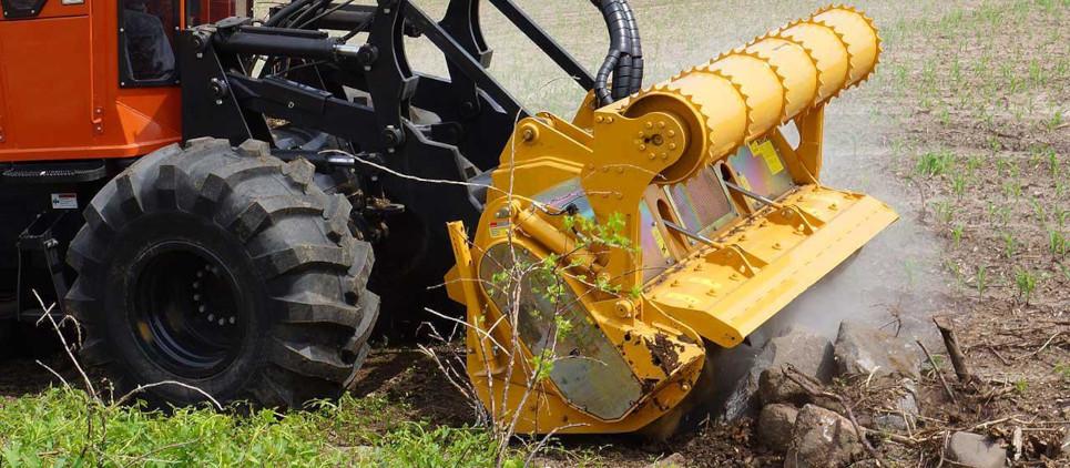 Fresa forestale a trasmissione idraulica