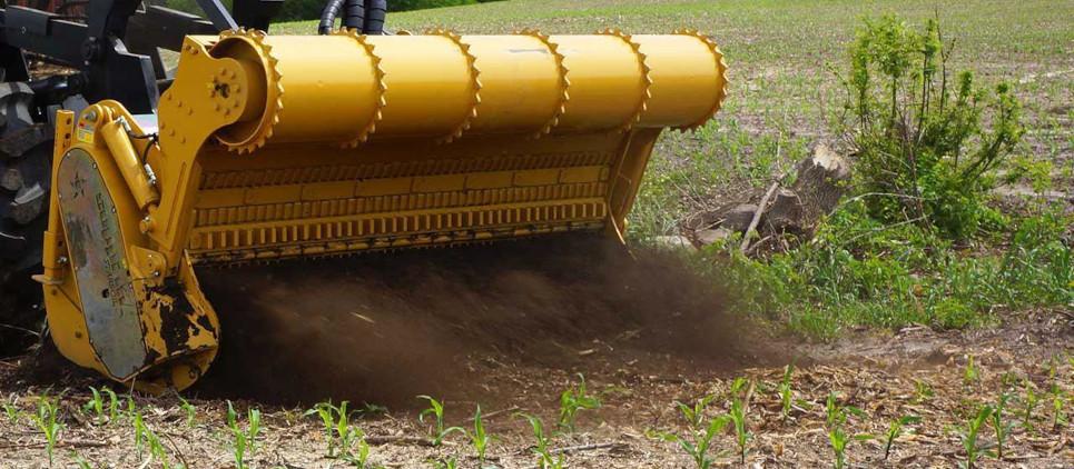 Hydraulic drive with universal attachment