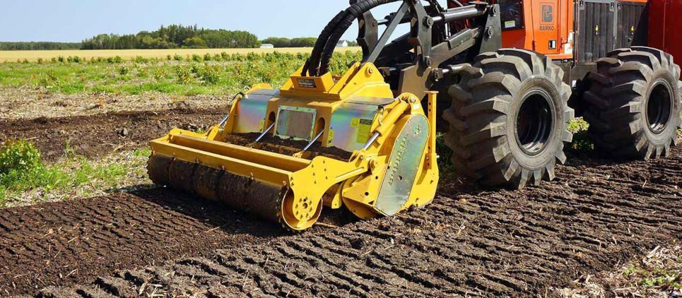 Fräst tief in den Boden