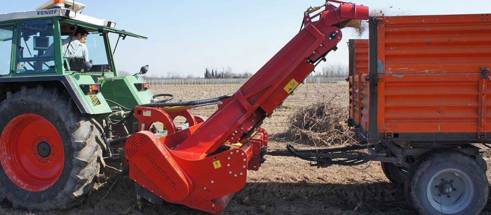 with a chute for collecting the mulching material